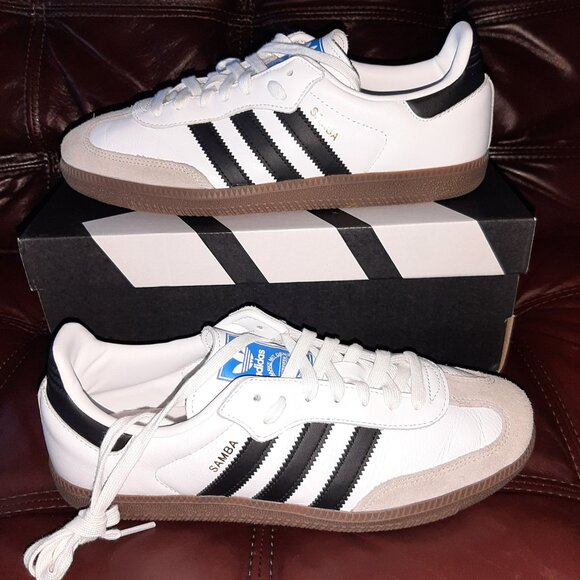Adidas Men’s Samba OG Indoor Soccer Shoes / Size 9 / White & Black B75806